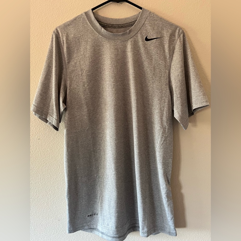 Nike Men’s Gym Shirt Dri Fit Gray Short Sleeve Performance Athetic Tee Small